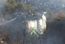 Нескольким людям удалось выжить при крушении самолета в Непале