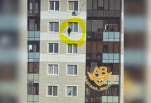 Парень пытался спрыгнуть с 15 этажа в Астане