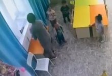 "Скрутила ухо": воспитателя за жестокость к ребенку уволили из детсада в Усть-Каменогорске (ВИДЕО)