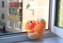 Четырехлетний малыш выпал из окна в Шымкенте