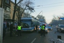 Водителя троллейбуса насмерть сбили в Алматы