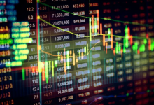 Тенге завершил неделю на торгах укреплением