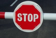 Из-за прорыва воды перекрыли движение на перекрестке двух проспектов в Астане