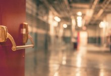 Пациенты Центра психического здоровья в Актау зашили рты в знак протеста