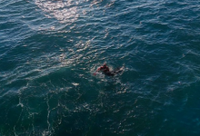 Тонущую в водах Каспия женщину спасли в Актау (ВИДЕО)