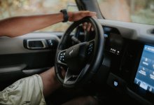 Ребенок разъезжал за рулем авто по улицам столицы (ВИДЕО)