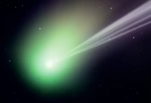 Минимального расстояния с Землей достигает зеленая комета