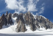 Курьер провалился в овраг и чуть не замерз в Алматы