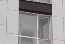 Чудовищная драма: астанчанин зарезал тещу, выбросил ребенка из окна и совершил суицид