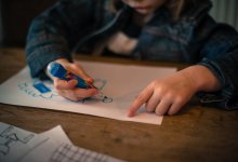 "Таскала ребенка за волосы": сотрудницу и директора детсада наказали в Караганде