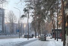 Чуть не сбивший на тротуаре людей таксист заплатит штраф в Павлодаре