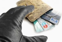 Пассажир такси украл у водителя банковскую карту и снял с нее деньги в Усть-Каменогорске