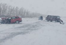 Двое мужчин и пенсионерка пострадали в аварии на трассе в СКО