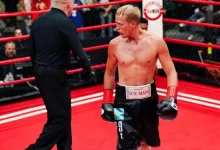 Казахстанский боксер техническим нокаутом защитил титул WBA