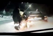 Пытался удрать с полицейским в салоне пьяный водитель в Темиртау (ВИДЕО)