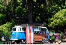 Мать и дочь умерли, украшая фургон к празднику в Англии