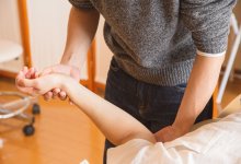 Спасенный из пещеры в Таиланде подросток умер от травмы головы