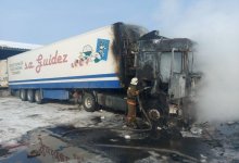 Два большегруза вспыхнули в Усть-Каменогорске (ВИДЕО)