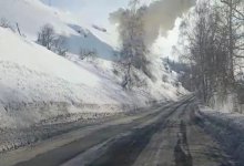 Профилактический спуск лавин перед выходными устроили в ВКО