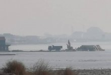 Загрязняют жижей и илом: на Каспии несколько недель спецтехникой вывозят грунт