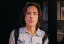 Неизвестный в маске напал на журналиста Данияра Молдабекова