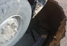 Грузовик провалился под асфальт в Алматы (ВИДЕО)