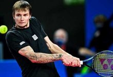 Александр Бублик прошел в одну восьмую турнира в Дубае