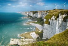 Почти тонну кокаина выбросило на пляж во Франции