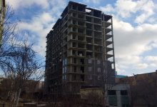 Почти достроенную многоэтажку могут снести в Актау