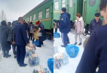 ЧП в Актюбинской области: пассажирам поезда организовали горячее питание