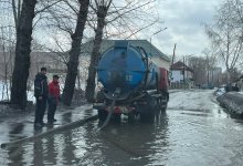 Около 50 человек мобилизовали для борьбы с подтоплениями в Усть-Каменогорске