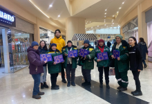 Десять тысяч конфет от сильных и известных казахстанок подарили активисты в канун 8 Марта