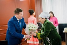 Бабушка Димаша и Роза Рымбаева – кто еще получил письма от Токаева к 8 Марта