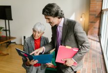 Среди работающих казахстанцев стало больше людей предпенсионного возраста