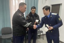 За спасение мужчины от суицида наградили полицейских в Алматы