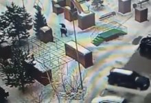 Мужчину избили и ограбили в столице: инцидент попал на камеру