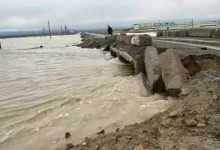 Участок дороги вскрыли из-за паводка в Актюбинской области