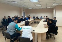 Кандидаты от AMANAT провели встречу в теннисном центре Караганды