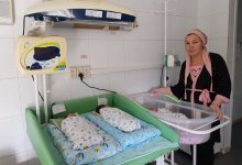 Женщина стала многодетной матерью после рождения тройни в Алматинской области