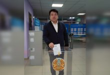 Министр просвещения РК проголосовал на выборах в Мажилис и маслихаты