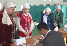 Жители села с сухим законом в Мангистау провели необычную акцию в день выборов