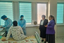 Роженицы Шымкента проголосовали с новорожденными на руках