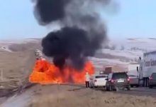 Автомобиль вспыхнул на глазах у очевидцев смертельного ДТП в Актюбинской области (ВИДЕО)