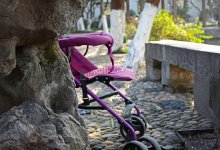 Мужчина, не заметив, что ребенок выпал, убежал с пустой коляской в Актобе