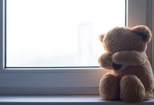 Пятилетняя девочка выпала из окна и находится в коме в Шымкенте