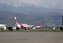 Летевший в Актау самолет совершил вынужденную посадку в Атырау