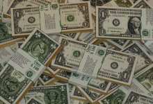 Доллар снова вырос на торгах в Казахстане