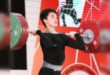 Первую медаль завоевал казахстанский спортсмен на юношеском ЧМ по тяжелой атлетике