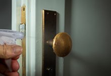 Школьники попали в больницу из-за перцового баллончика в Алматы