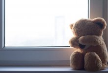 Двое детей выпали из окон за день в Сарани и Актобе